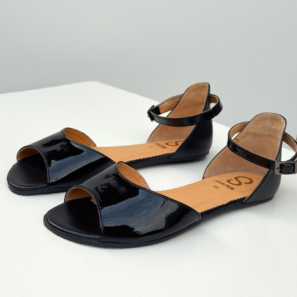 NEW IN BOX Shapen Lily Patent Leather Barefoot Dress Sandals, size 36 regular